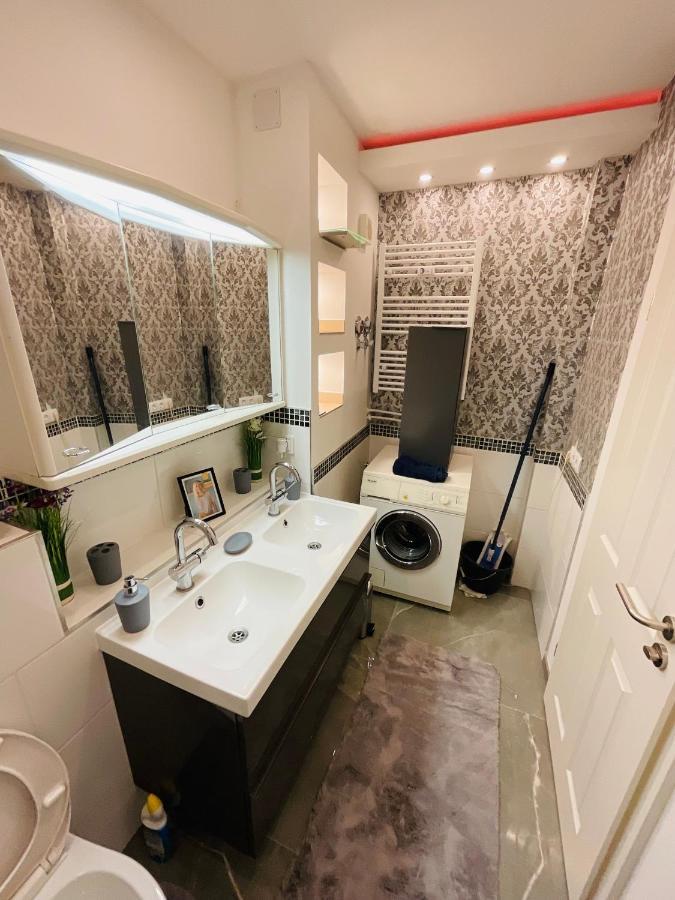 Best Central Apartment - Am Marktplatz - Up To 5 - Next To Frankfurt And Hanau - Coffee And Snacks - Netflix, Prime, Disney Ніддерау Екстер'єр фото