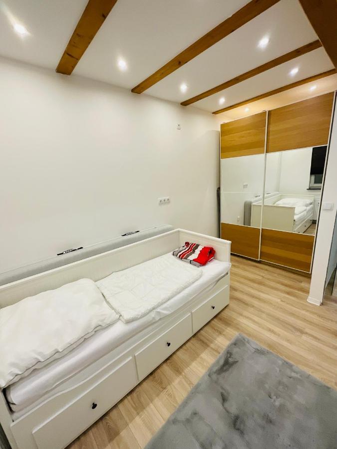 Best Central Apartment - Am Marktplatz - Up To 5 - Next To Frankfurt And Hanau - Coffee And Snacks - Netflix, Prime, Disney Ніддерау Екстер'єр фото