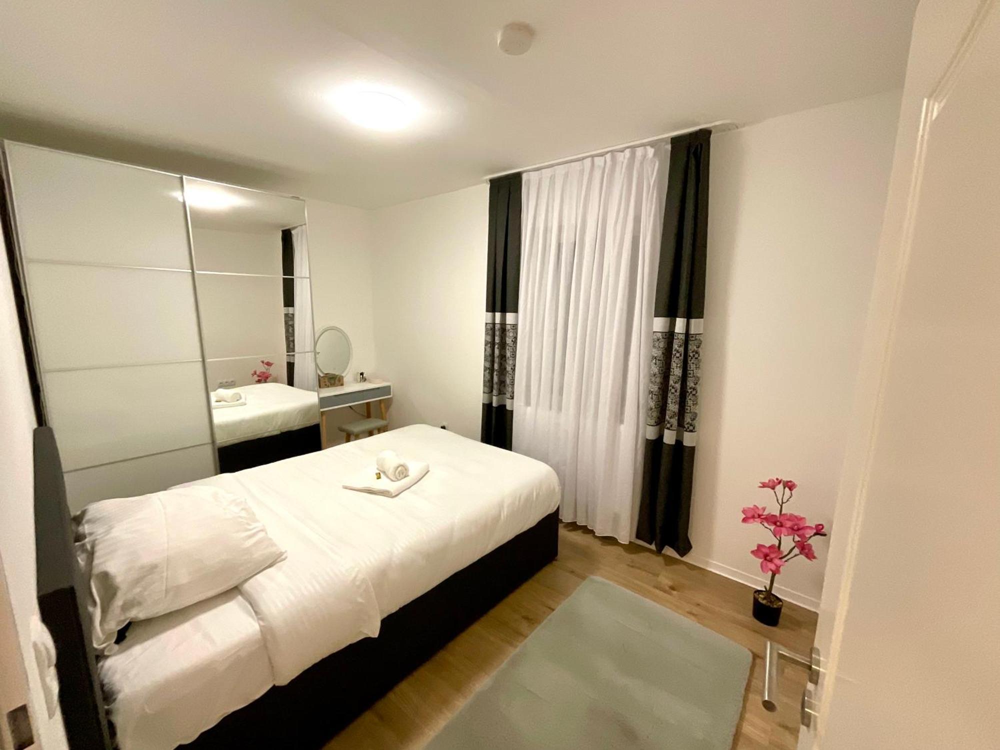 Best Central Apartment - Am Marktplatz - Up To 5 - Next To Frankfurt And Hanau - Coffee And Snacks - Netflix, Prime, Disney Ніддерау Екстер'єр фото